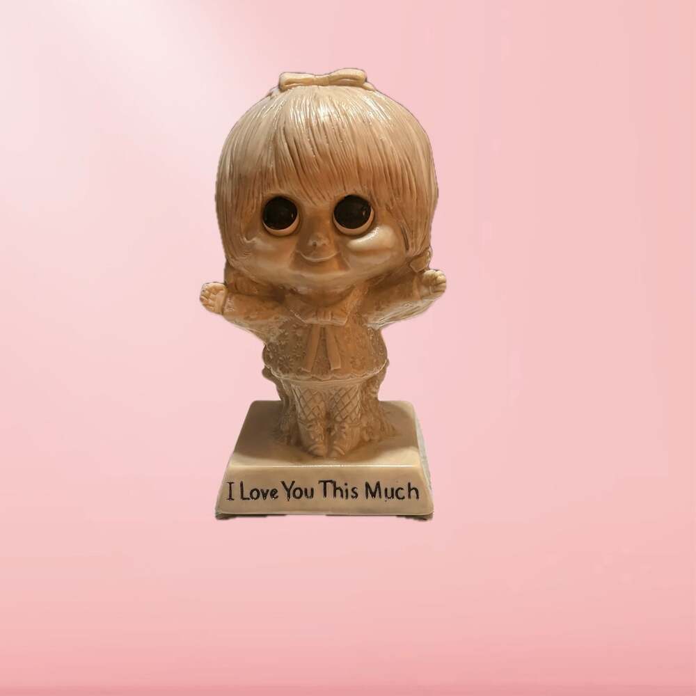 Vintage 1970 W & R Berries Co. 'I Love You This Much' Big Eyed Girl Figurine